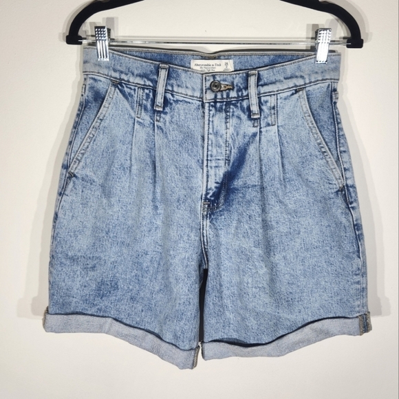 Abercrombie & Fitch The Pleated Short Ultra High Rise Womens 2 Light Blue - Picture 1 of 9